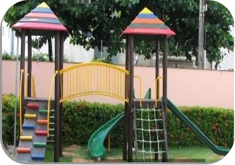 Playground Com Coberta De Fibra